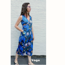 Cargar imagen en el visor de la galería, Yoga: Abstract Flower
