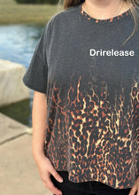 Load image into Gallery viewer, Drirelease: Falling Leopard Border 1.5 Yard Panel